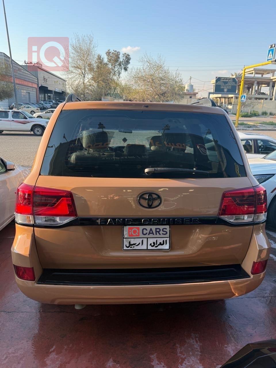 تۆیۆتا لاند کروزەر